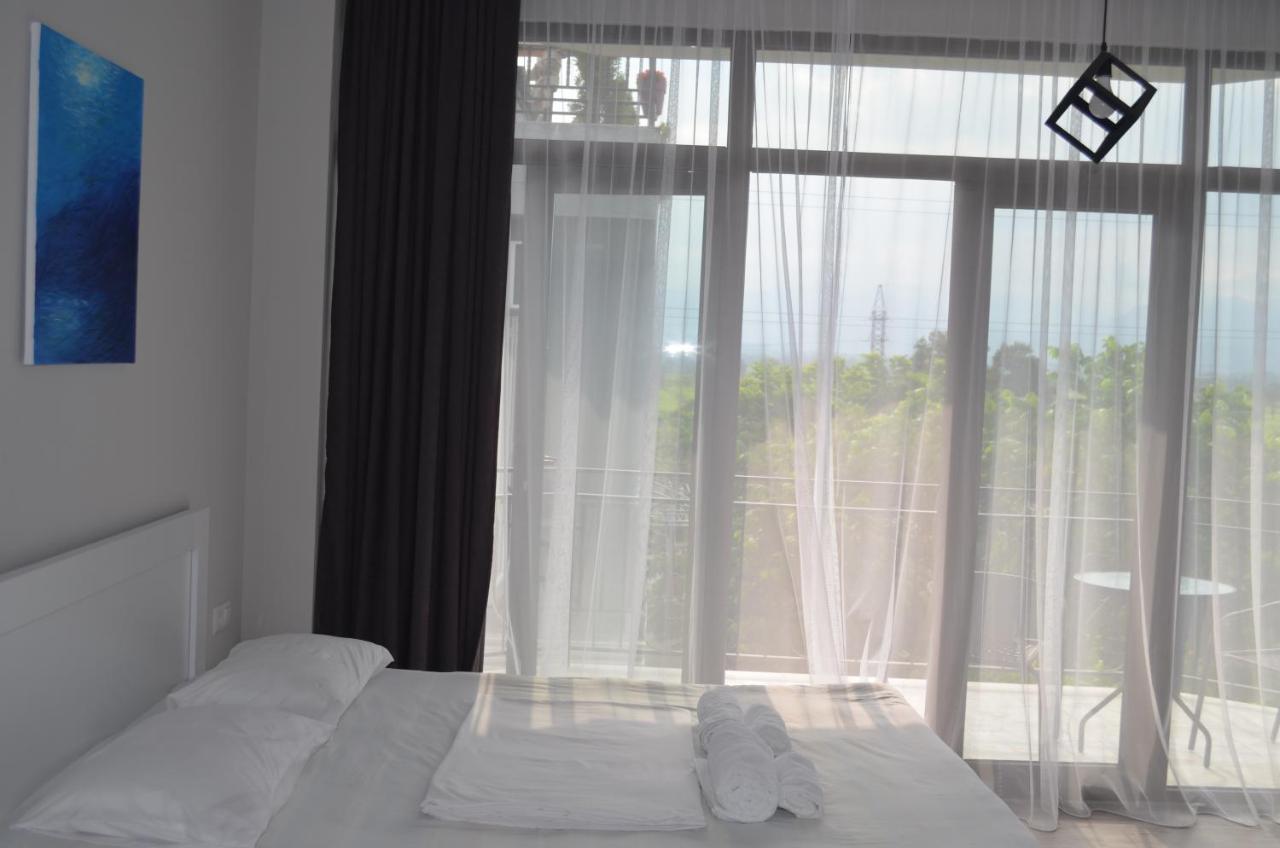 Guest House Madonna Kobuleti Exterior foto