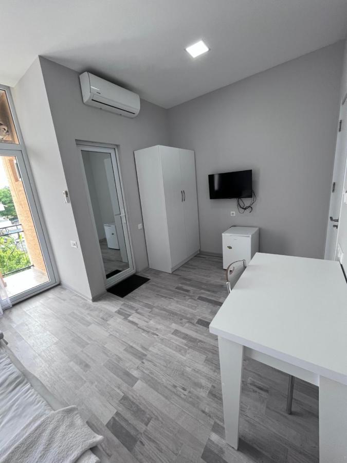 Guest House Madonna Kobuleti Exterior foto