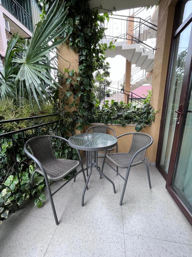 Guest House Madonna Kobuleti Exterior foto